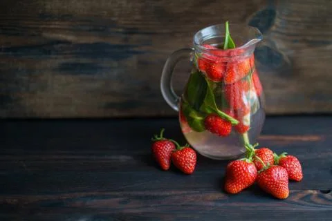 Summer refreshing strawberry lemonade Stock Photos