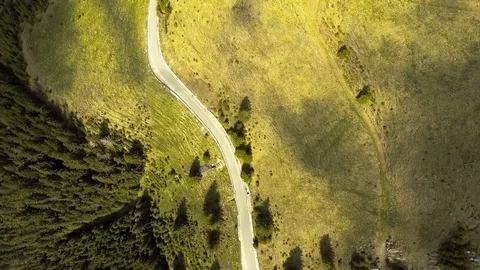 Summer road in mountains Stock-Footage 75945168