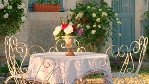 Summer! romantic table for a breakfast in a park. Видео 86861267
