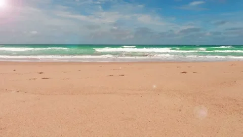 Summer sandy beach with bokeh sun light ray effect or sunlight lens flare Stock-Footage 146938462