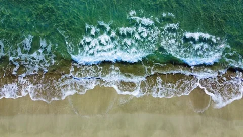 Summer seascape, beautiful waves, blue sea water on sunny day. 库存影片 252607467