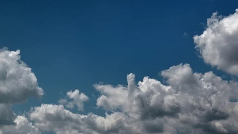 Summer soft heavenly clouds fly across a royal blue sky. 4k Timelapse. 스톡 동영상 116137222