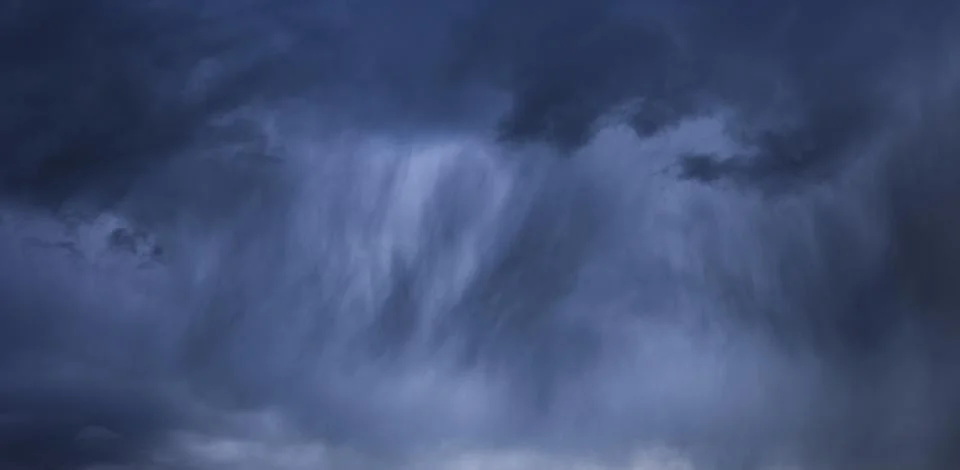 Summer storm, raindrops falling from the clouds. Fotos Stock