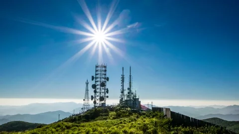 The summer sun goes over the broadcast relay tower of Hambaeksan Mountain. 库存影片 145742006