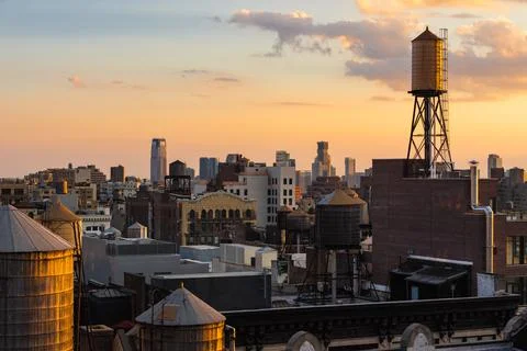 Summer Sunset light on Chelsea rooftops with water towers, New York City Stock Photos