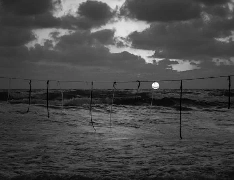 Summer sunset view of a beach under a cloudy sky in black and white Stock-Fotos