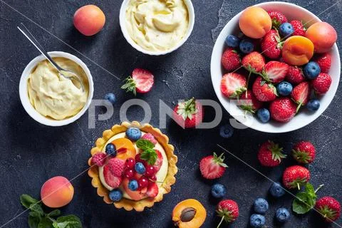 Summer tartl with fresh custard cream, berries Stock Photos