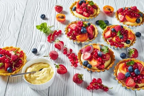 Summer tartl with fresh custard cream, berries Stock Photos