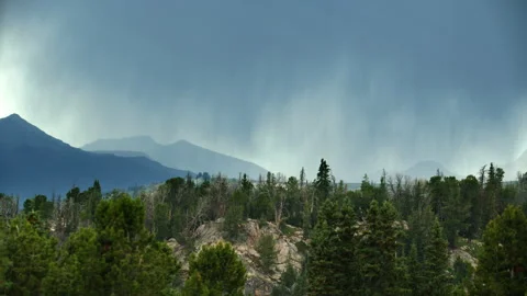 Summer thunderstorm over the peaks of the Beartooth Mountains, Montana Vidéo 265892365