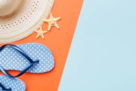 Summer vacation concept flat lay. straw hat beach accessories and flip flop.. Stock Photos