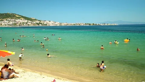 Summer vacation, floating people Vidéo 128022262