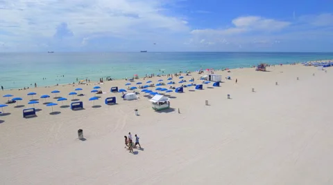 Summer vacation in Miami Beach 스톡 동영상 64654817