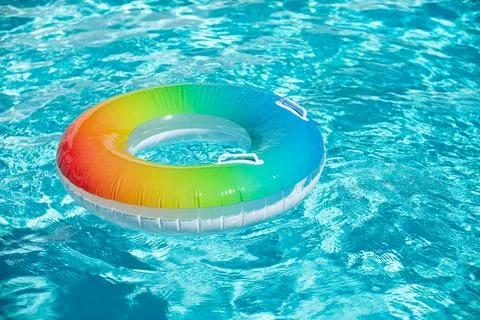 Summer water background. Inflatable ring in blue swimming pool. 스톡 사진