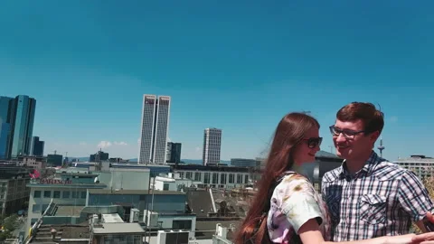 Summer. Young couple of lovers walking in the city 스톡 동영상 239004232