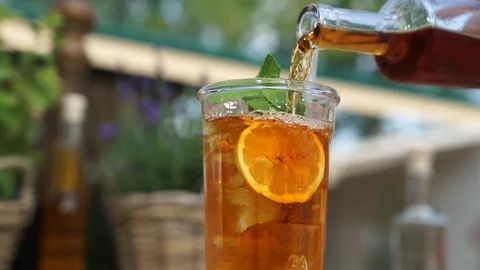 Summery Ice Tea Poured Vídeos de archivo 92616401