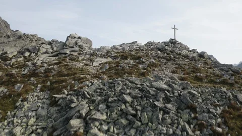 Summit Cross Valley Reveal Vídeos de archivo 129495609