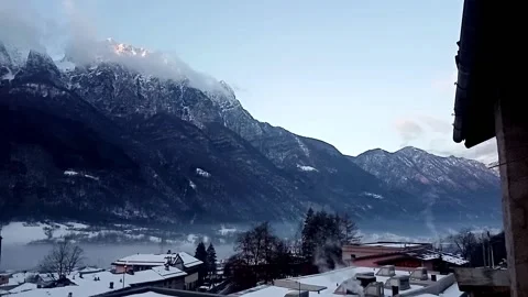 The summit of the Grigna illuminated by the sun Vidéo 227295850