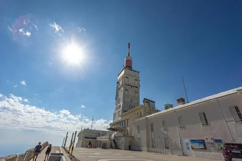 Summit of Mont Ventoux and view of the weather tower (Vaucluse, France) 스톡 사진