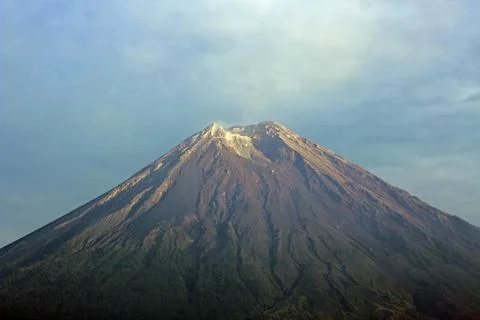 The summit of Mount Semeru under the cloudy. 스톡 사진