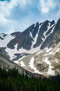 The summit is surrounded by alpine meadows and tundra. Stock-Fotos