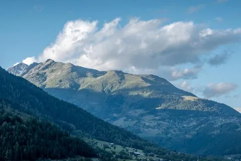 A summit taking a wonderful sunlight effect in the mountains of Switzerland Foto stock