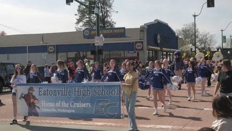 Sumner, WA, USA, April 4, 2026 - Sumner Daffodil Parade - Beer Garden, Food T 12 Stock-Footage 332676754