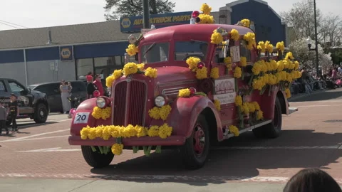 Sumner, WA, USA, April 4, 2026 - Sumner Daffodil Parade - Beer Garden, Food T 17 Stock Footage 332677328