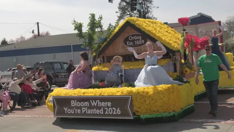 Sumner, WA, USA, April 4, 2026 - Sumner Daffodil Parade - Beer Garden, Food Truc Stock-Footage 332677448