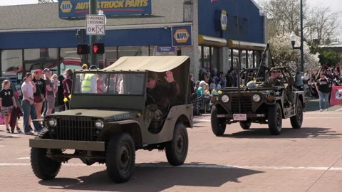Sumner, WA, USA, April 4, 2026 - Sumner Daffodil Parade - Beer Garden, Food T 24 Stock-Footage 332833573