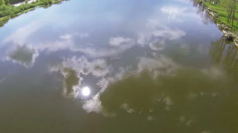 Sun and clouds, reflections in river water. Aerial Видео 38001970