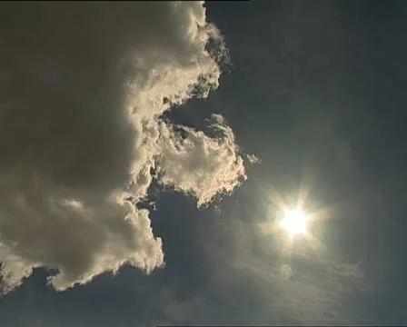 SUN and clouds zoom in Stock-Footage 11400779