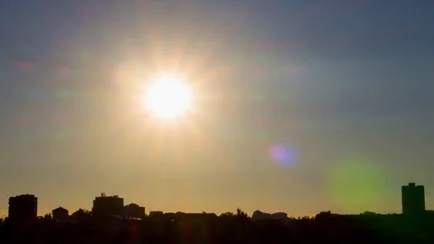 Sun and skyline at sunset with lense flares, timelapse, 스톡 동영상 81371958