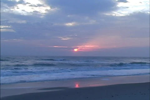 Sun &amp; Atlantic waves zooms Video stock 467020