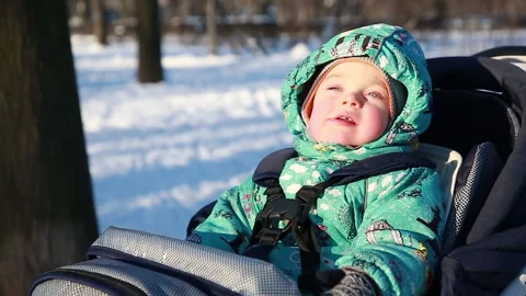 Sun baths in winter Stock-Footage 149526816