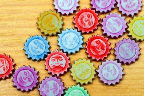 Sun beads Multi colour plastic sun shape for art and craft Copyright: xZoo... Foto stock