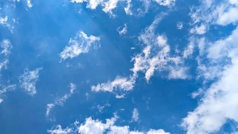 Sun beams or light rays breaking through the clouds. Beautiful spectacular Foto stock