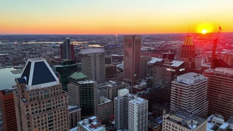 Sun Begins to Tuck - Baltimore, MD Vídeo Stock 336358342