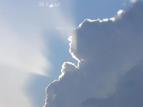 Sun-behind-the-clouds Foto stock