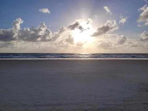 Sun Behind Clouds Off the Shore of the Atlantic Ocean Stock-Fotos