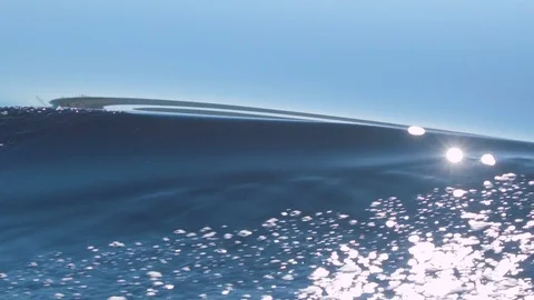 The sun blinks in a beautiful wave bend on the water Stock Footage 78706819