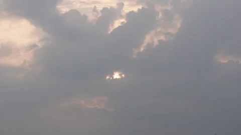 Sun Breaking Through Dramatic Cloudy Sky Vidéo 329402143