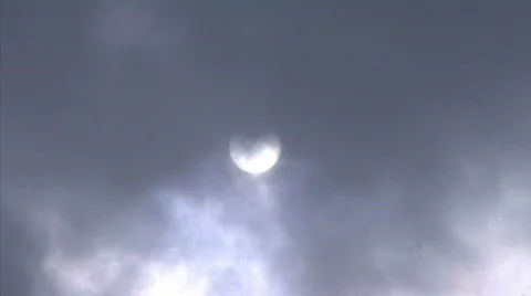 Sun Breaks Through Snow Clouds 動画素材 114499