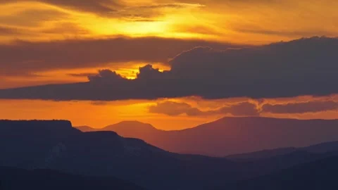 Sun close-up rising at mountain. 库存影片 273679181