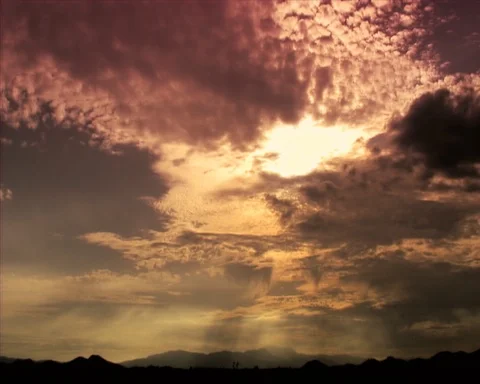 Sun With Cloud in Sky Vídeos de archivo 111285467