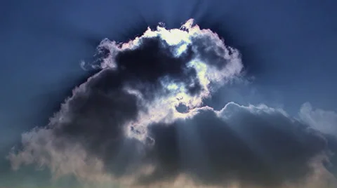 The sun comes out from behind the clouds..mp4 Stockbeeldmateriaal 31738573