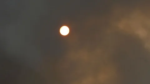 The sun covered by a smoke from the fire. 库存影片 93568902