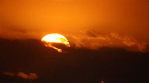 Sun from dark horizon clouds Video stock 58225624