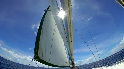 Sun flashing between sails of a sailing boat 動画素材 129407933
