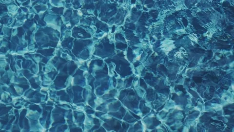 Sun glare in a pool water. Vídeos de archivo 137803174