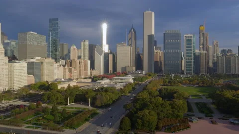 The sun glistens off a skyscraper in the Chicago Loop Stock Footage